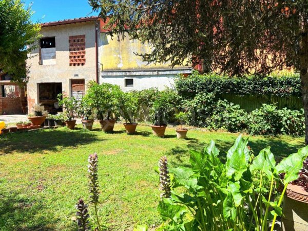 casa indipendente in vendita a Lucca in zona Sant'Alessio