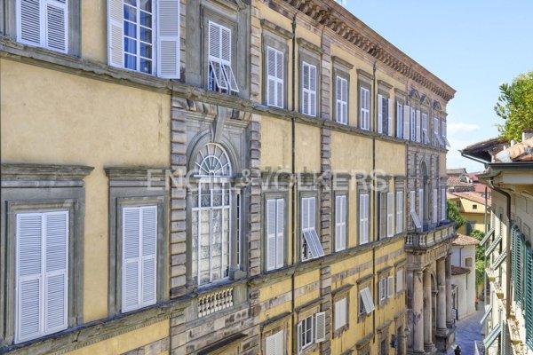 appartamento in vendita a Lucca in zona Centro Città