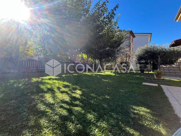 casa indipendente in vendita a Lucca in zona zona Mugnano