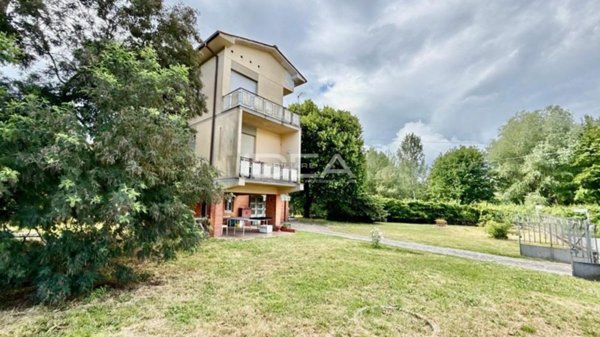casa indipendente in vendita a Lucca in zona Vicopelago