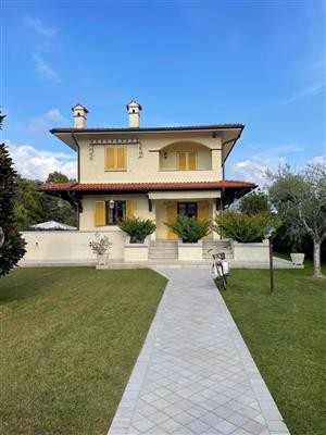 casa indipendente in vendita a Lucca