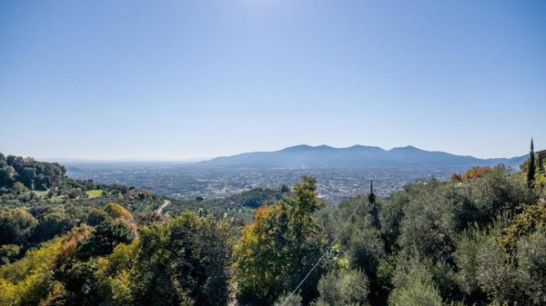 casa indipendente in vendita a Lucca in zona Ciciana