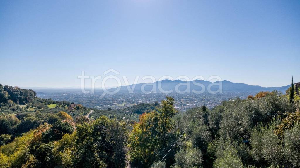 casa indipendente in vendita a Lucca in zona Ciciana