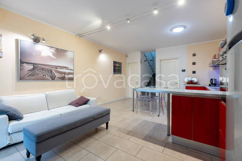 casa indipendente in vendita a Lucca in zona Pontetetto