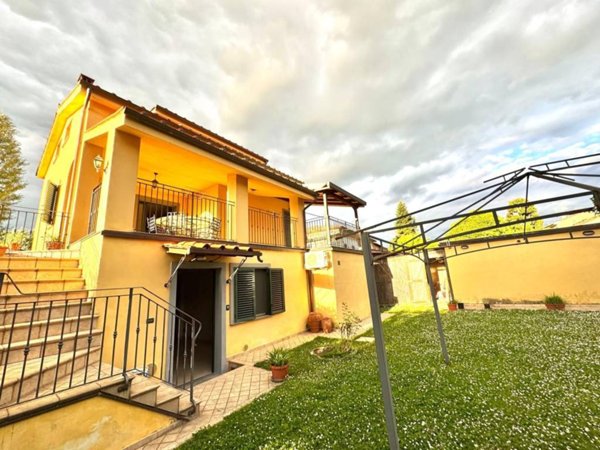 casa indipendente in vendita a Lucca in zona zona Mugnano