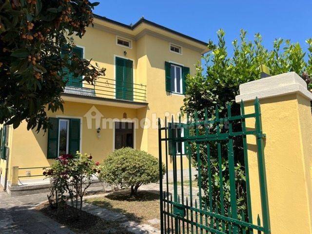 casa indipendente in vendita a Lucca in zona Sant'Angelo in Campo
