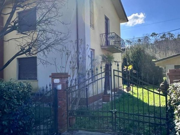 casa indipendente in vendita a Lucca in zona Monte San Quirico