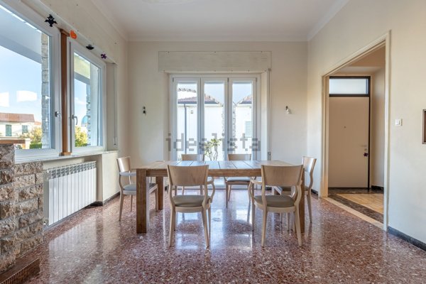 casa indipendente in vendita a Lucca in zona zona Arancio