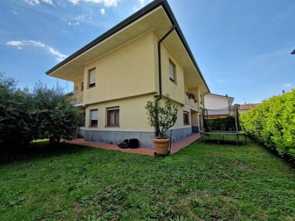 casa indipendente in vendita a Lucca in zona Centro Città
