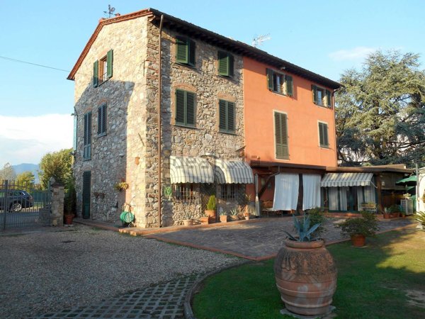 casa indipendente in vendita a Lucca in zona zona Arancio