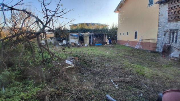 locale commerciale in vendita a Lucca in zona Maggiano