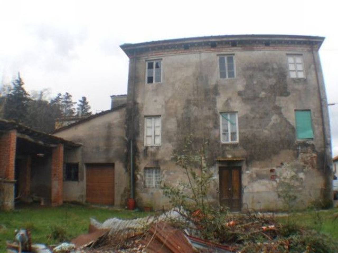 casale in vendita a Lucca in zona Vallebuia