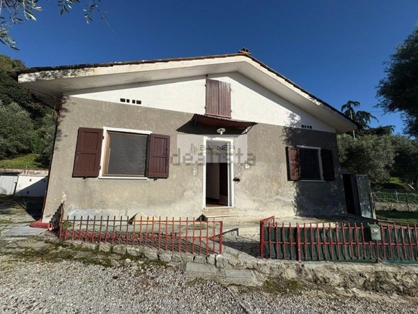 casa indipendente in vendita a Lucca in zona Maggiano