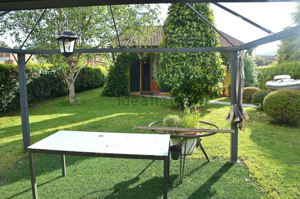 casa indipendente in vendita a Lucca in zona Mutigliano