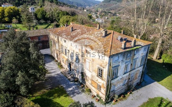casa indipendente in vendita a Lucca