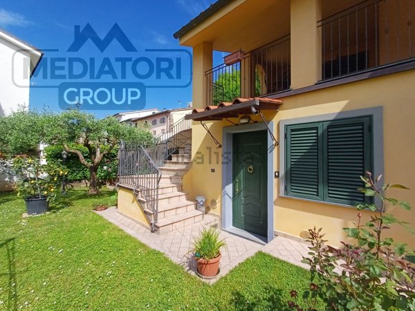 casa indipendente in vendita a Lucca in zona zona Mugnano