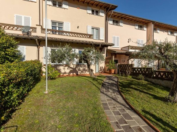 casa indipendente in vendita a Lucca in zona Mutigliano