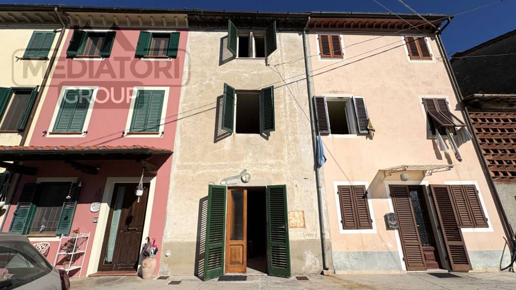 casa indipendente in vendita a Lucca in zona San Pietro a Vico