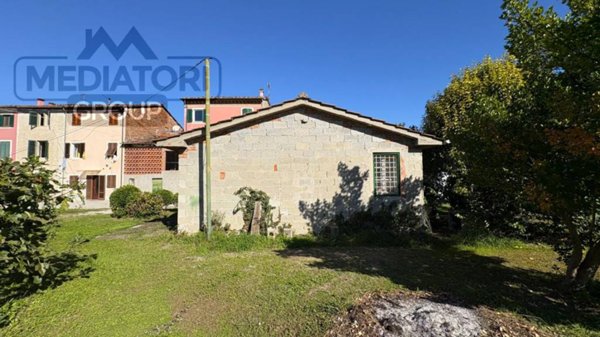 casa indipendente in vendita a Lucca in zona San Pietro a Vico