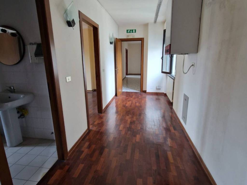 ufficio in vendita a Lucca in zona zona San Marco