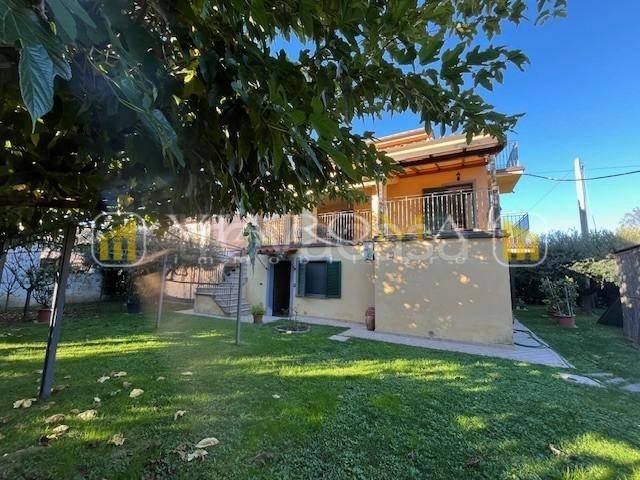 casa indipendente in vendita a Lucca in zona zona Sorbano