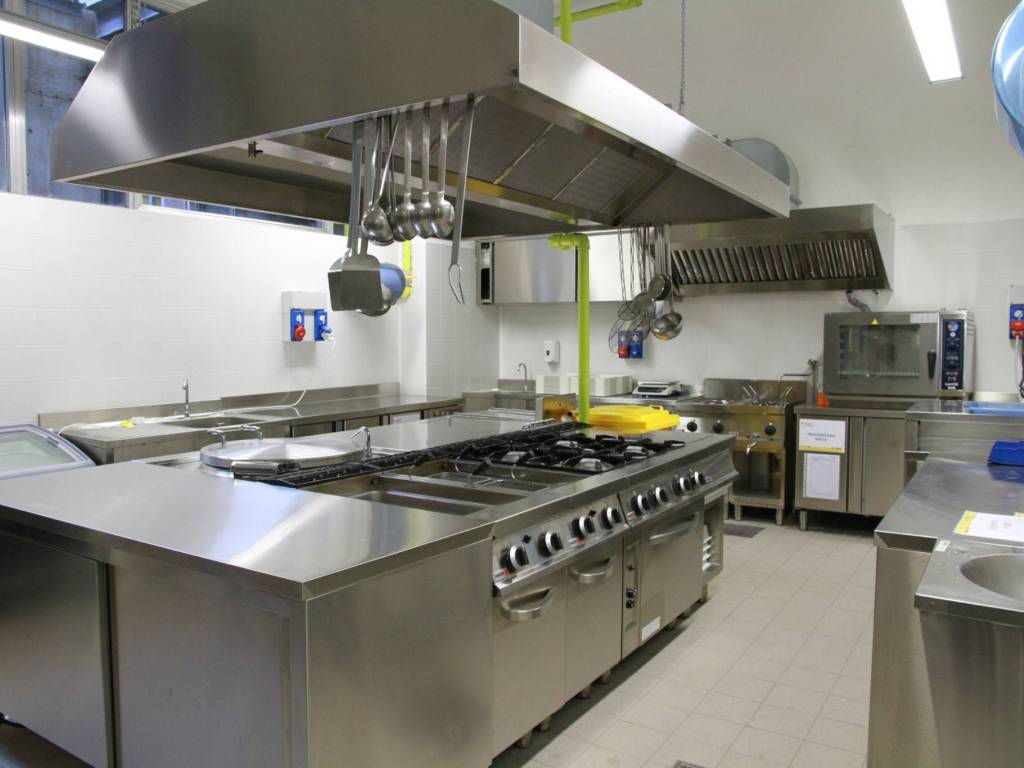 negozio in vendita a Lucca in zona zona Sorbano