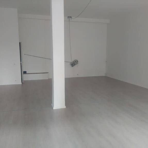 locale commerciale in vendita a Lucca in zona zona Antraccoli