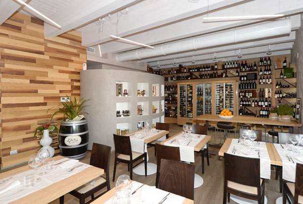 negozio in vendita a Lucca in zona zona Arancio