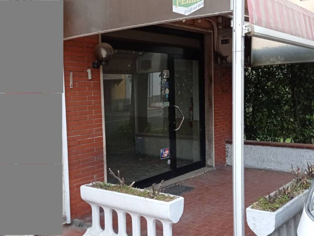 locale commerciale in vendita a Lucca in zona Nave