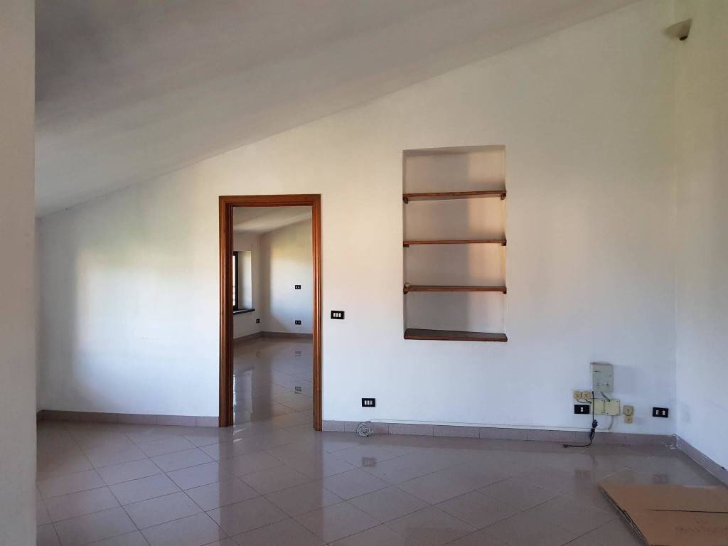 locale commerciale in vendita a Lucca in zona Sant'Angelo in Campo