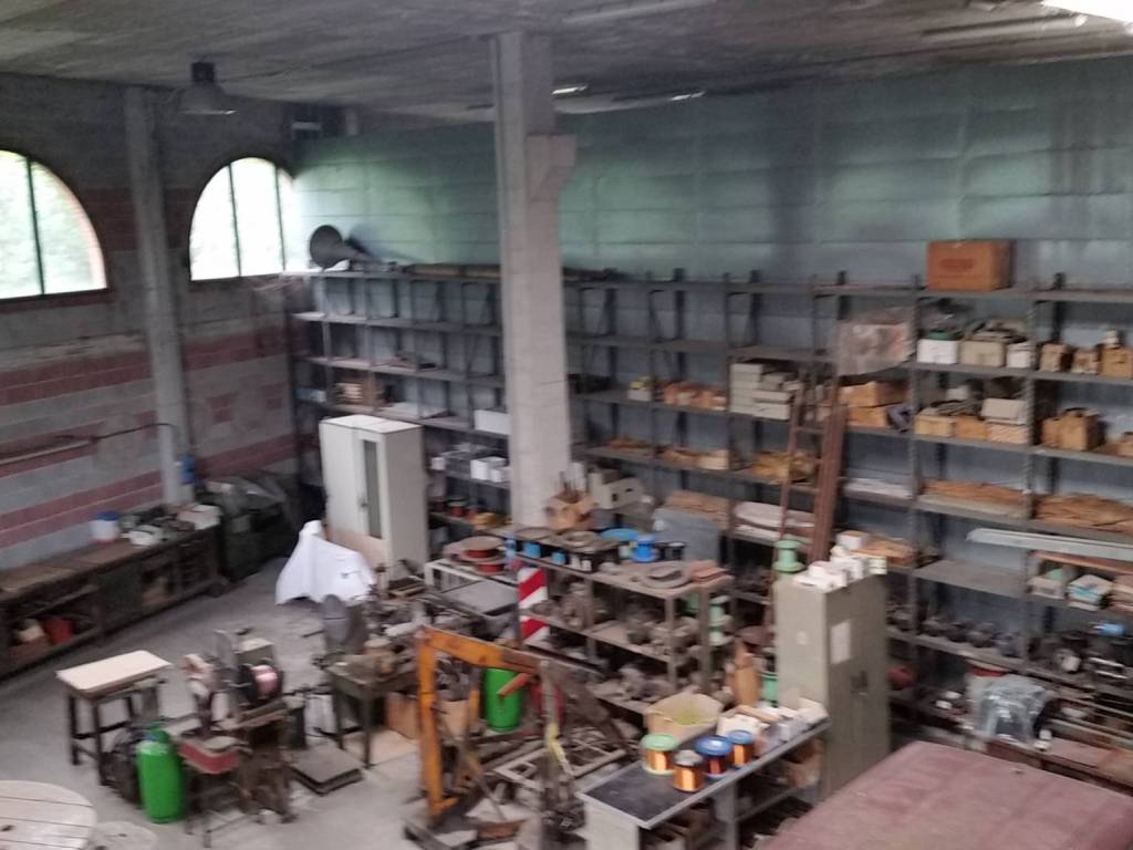 locale commerciale in vendita a Lucca in zona Mutigliano