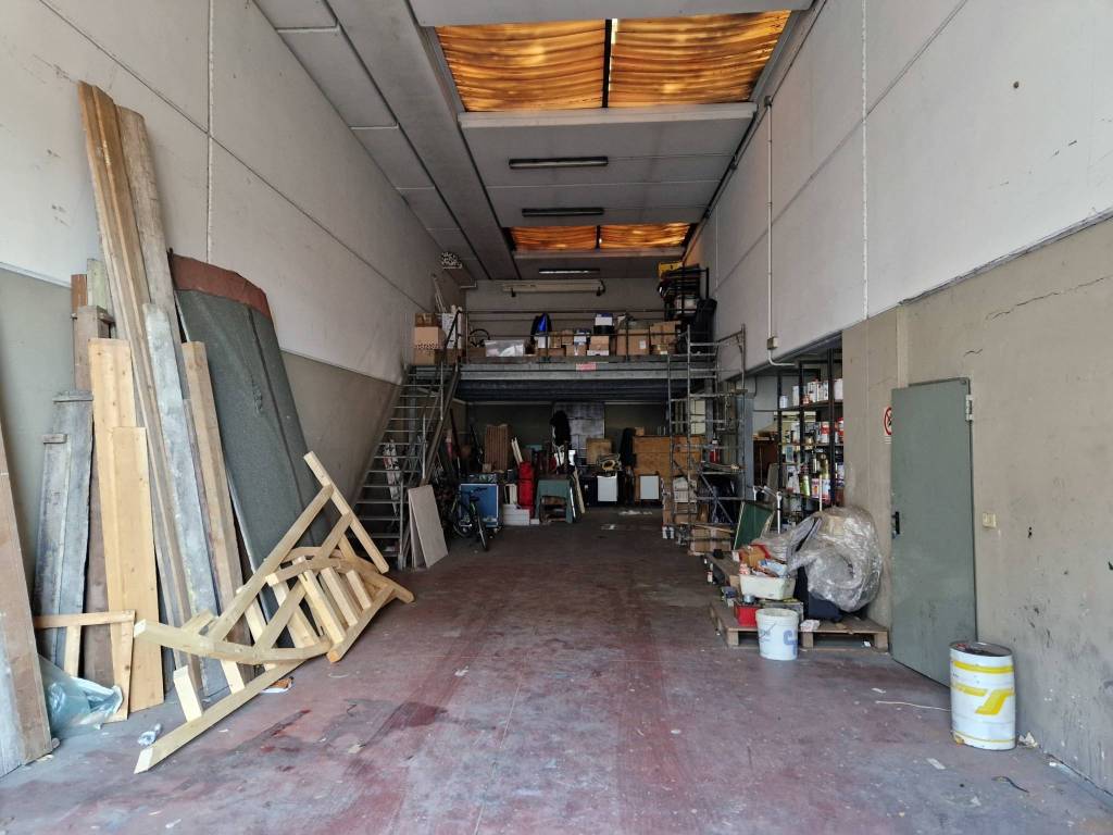 locale commerciale in vendita a Lucca in zona Sant'Anna