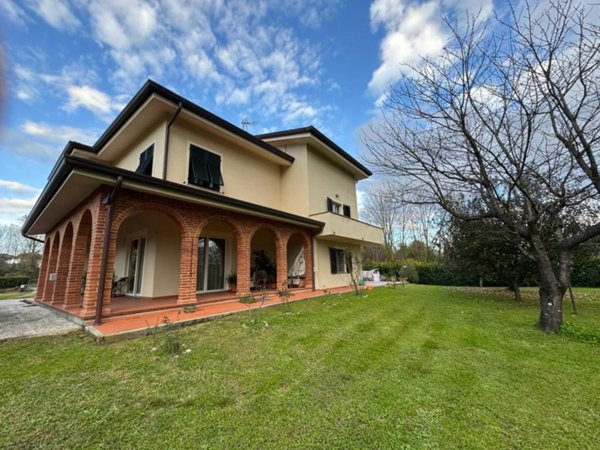 casa indipendente in vendita a Lucca in zona San Donato