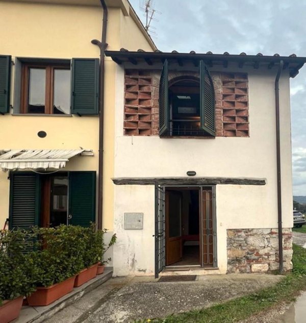 casa indipendente in vendita a Lucca in zona San Macario in Piano