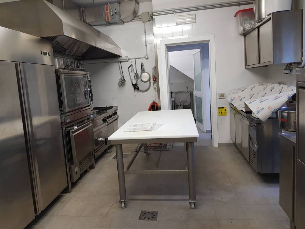 locale commerciale in vendita a Lucca in zona Sant'Angelo in Campo