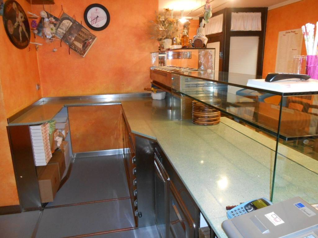 negozio in vendita a Lucca in zona Pontetetto