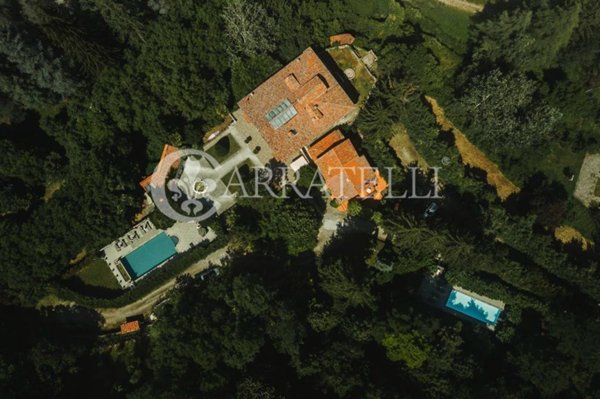 casa indipendente in vendita a Lucca in zona Centro Città