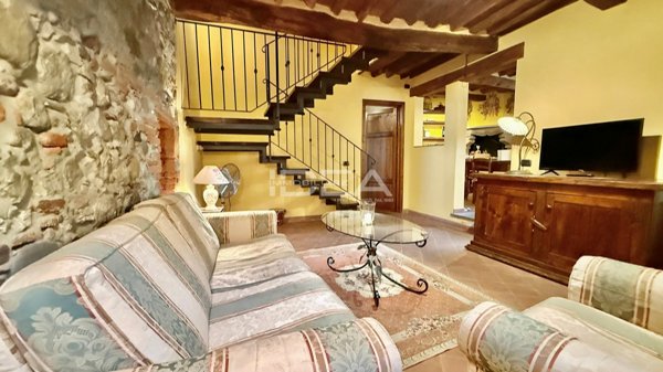 casa indipendente in vendita a Lucca in zona Monte San Quirico