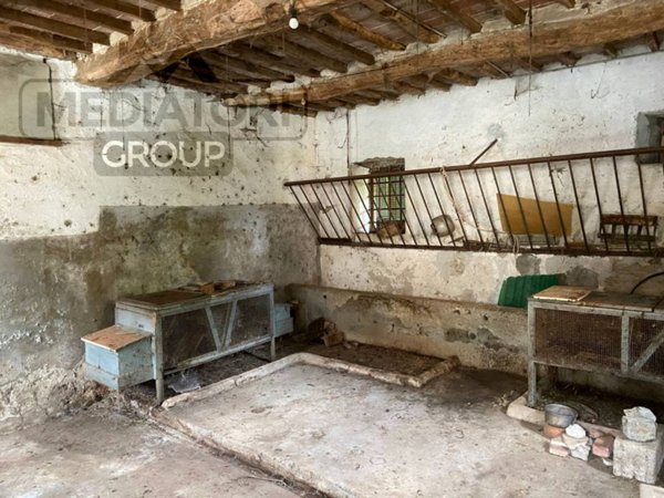 casale in vendita a Lucca in zona Balbano