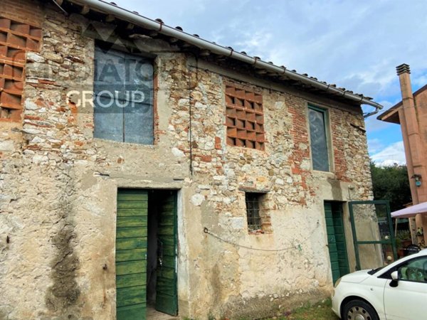 casale in vendita a Lucca in zona Balbano