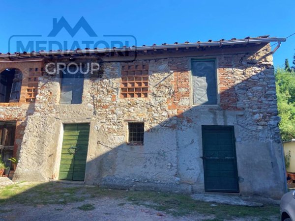 casale in vendita a Lucca in zona Balbano