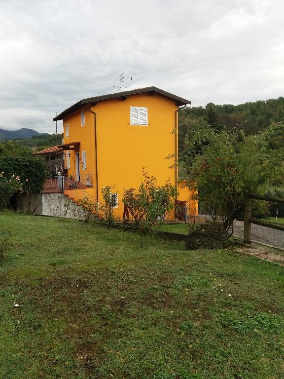casa indipendente in vendita a Lucca in zona Mammoli