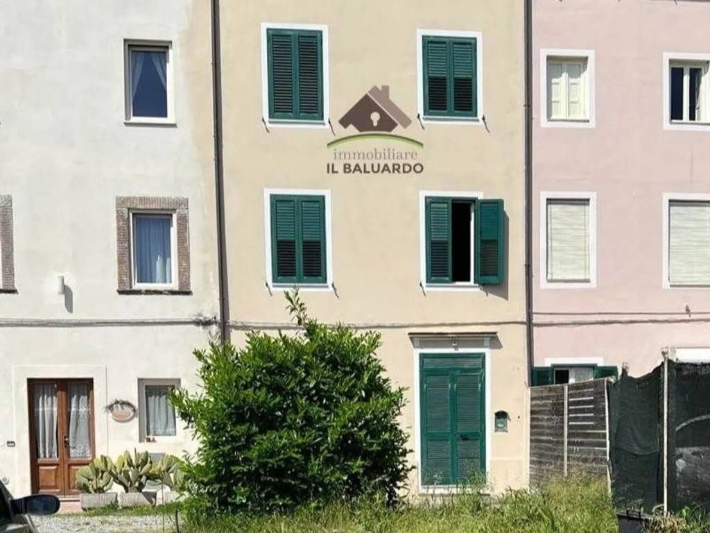 casa indipendente in vendita a Lucca in zona Nave