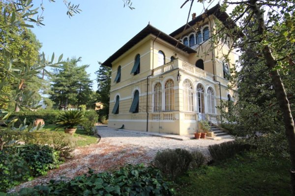 casa indipendente in vendita a Lucca in zona Cappella