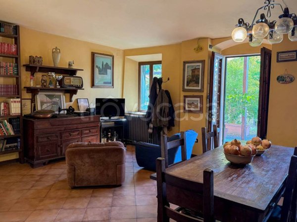 casa indipendente in vendita a Lucca in zona Montuolo