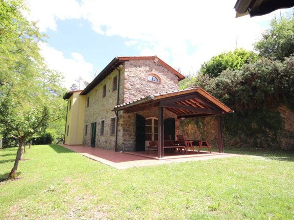 casa indipendente in vendita a Lucca in zona zona Arancio