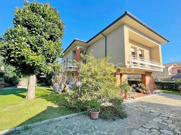 casa indipendente in vendita a Lucca in zona Santa Maria del Giudice