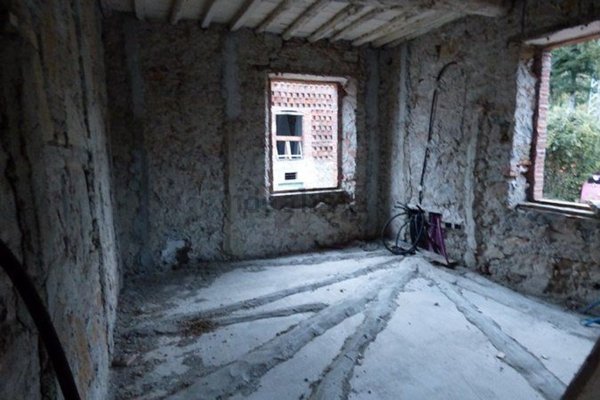 casa indipendente in vendita a Lucca in zona Nozzano