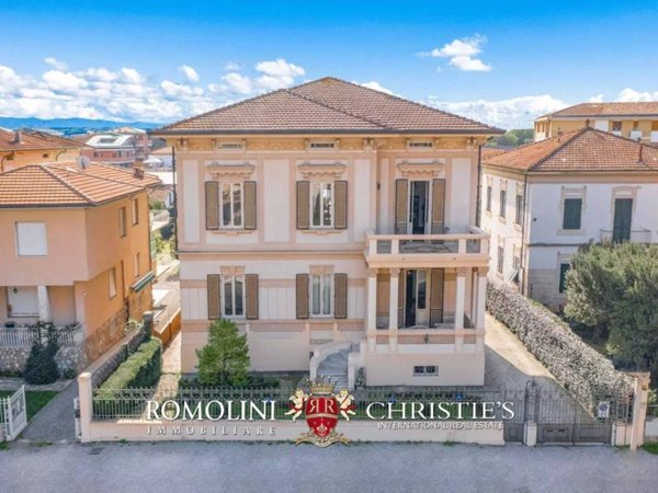 casa indipendente in vendita a Lucca in zona Centro Città