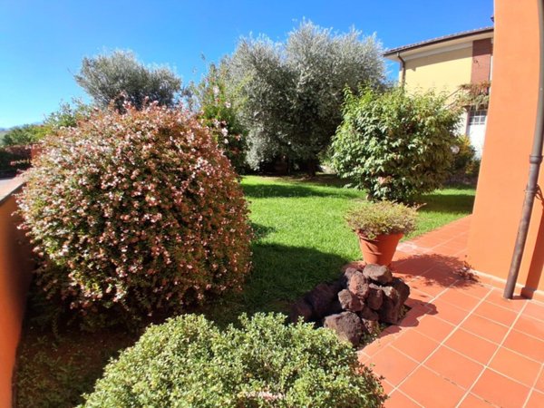 casa indipendente in vendita a Lucca in zona zona SS. Annunziata